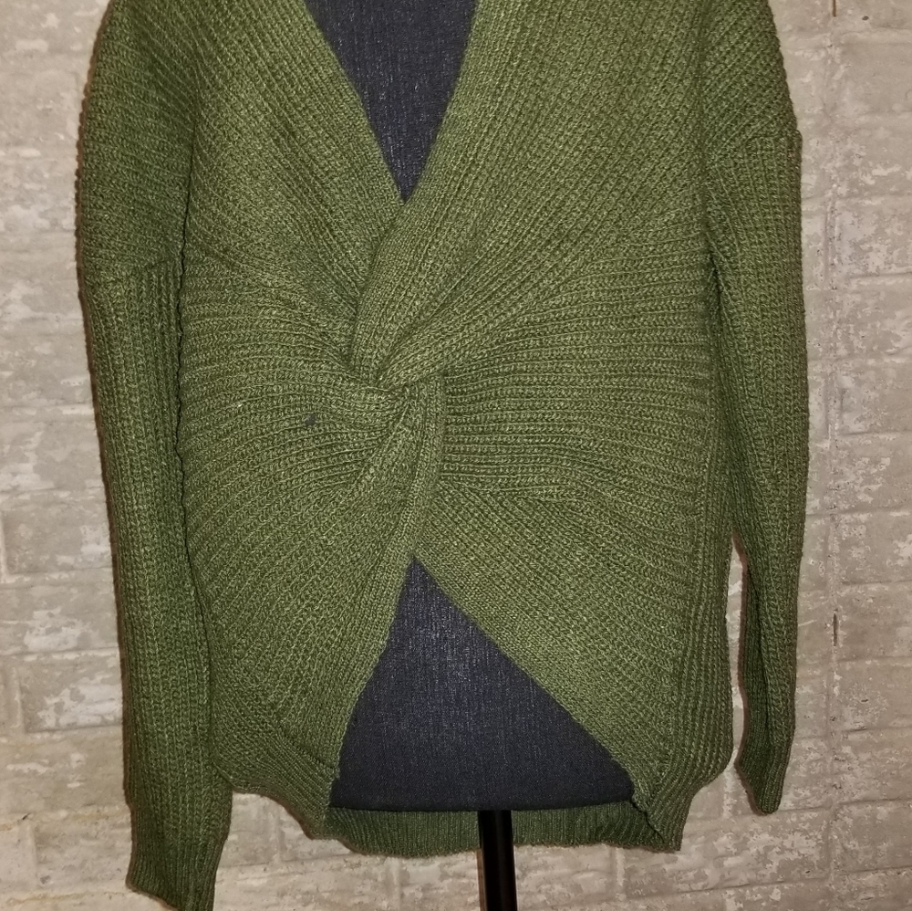 🎉🎉HOST PICK🎉🎉 Very Gorgeous HUNTER GREEN knot sweater - Picture 7 of 8